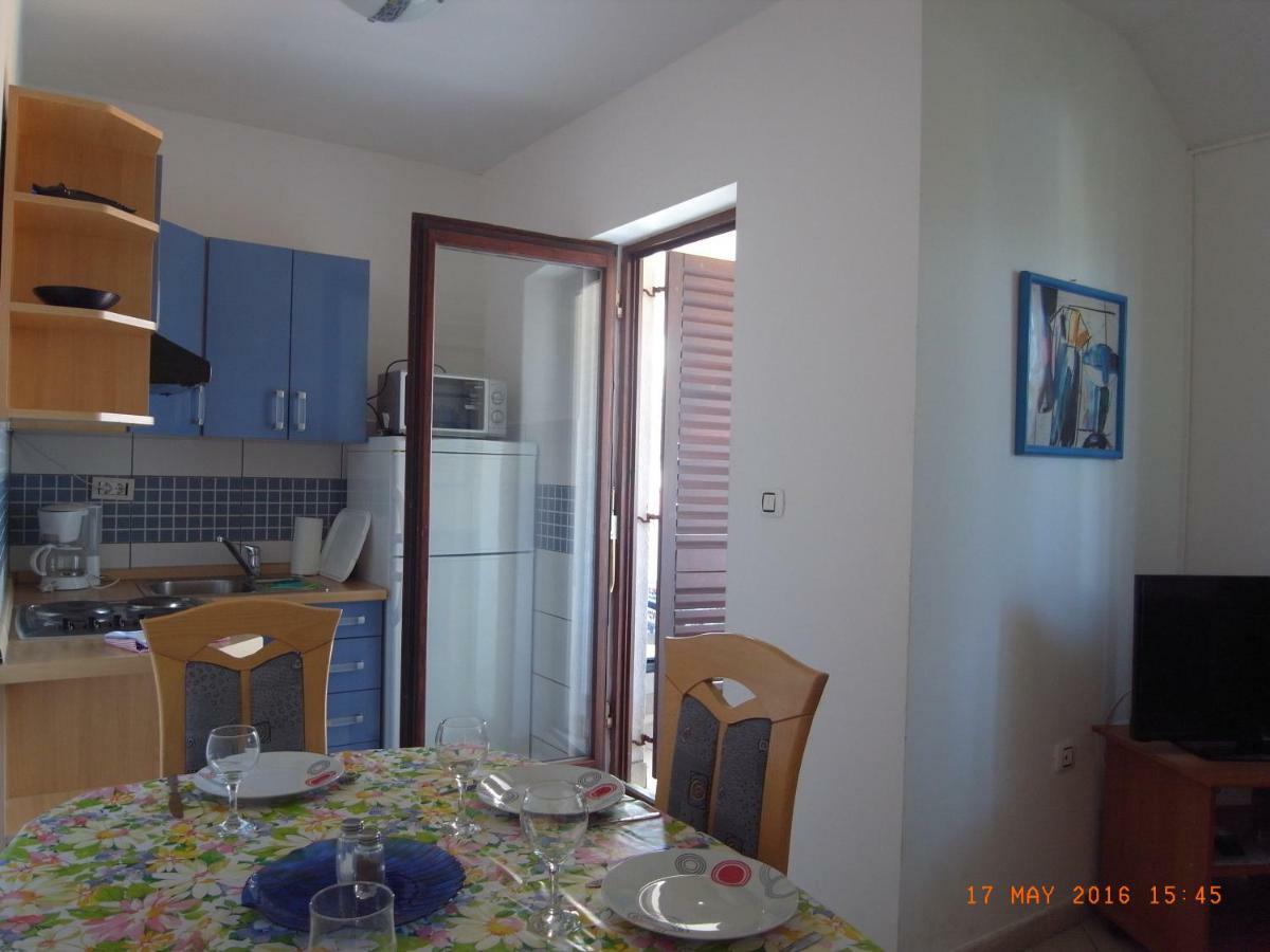 Apartmani Mw, Plavi Apartman 바슈카 외부 사진